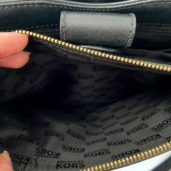 MICHAEL Kors black leather purse - Picture 9 of 15